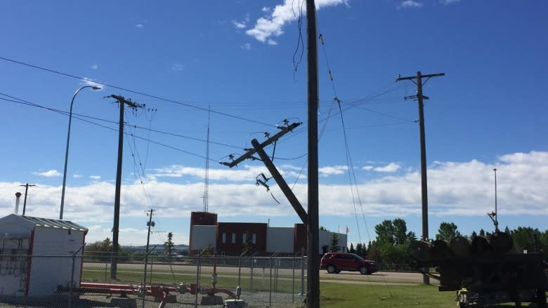 Power restored to all but 200 homes after Red Deer windstorm