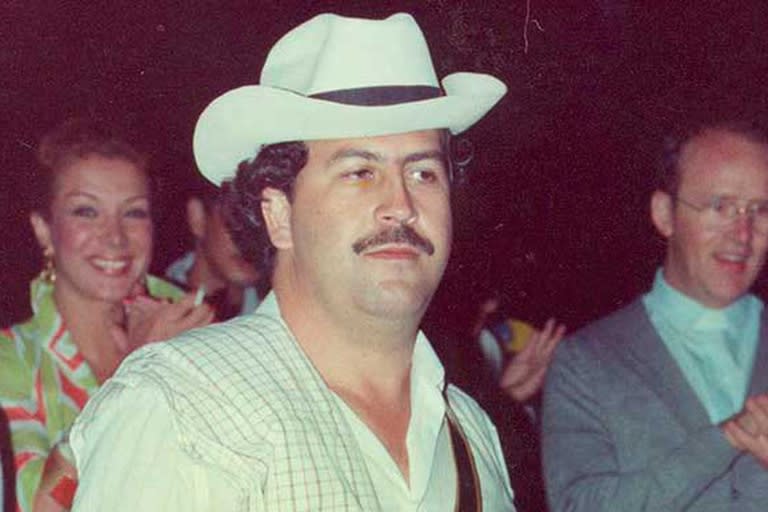 Quien devela detalles del mundo de la droga en España fue criada en una familia que trabajaba para el narco colombiano Pablo Escobar, uno de los criminales más notorios de todos los tiempos