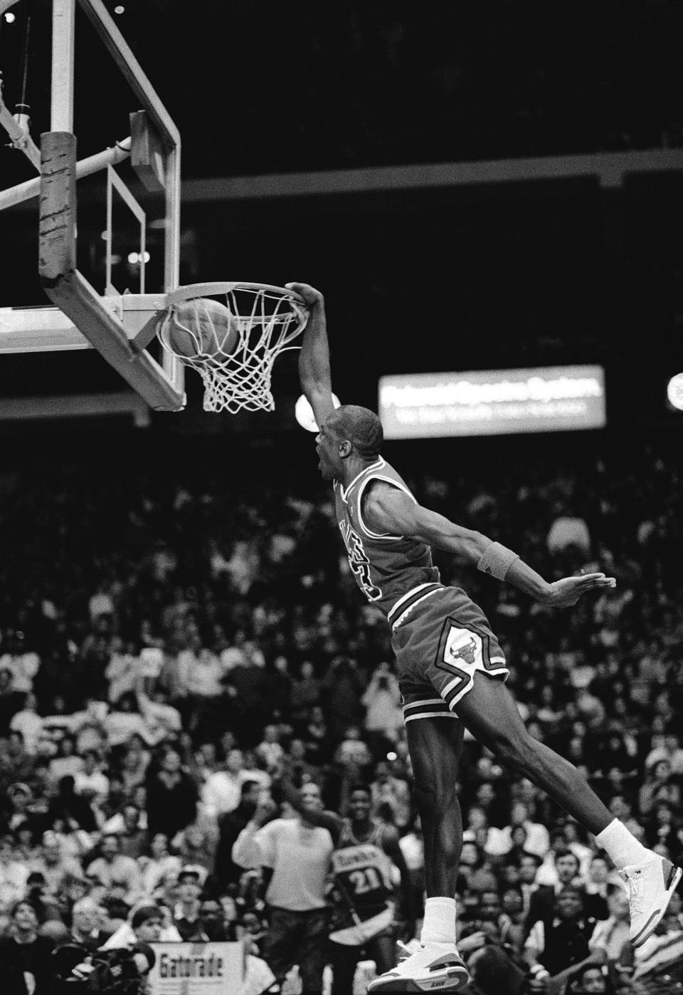 CHICAGO, IL - FEBRUARY 6: Michael Jordan #23 of the Chicago Bulls attempts a dunk during the 1988 Slam Dunk Contest on February 6, 1988 at Chicago Stadium in Chicago, Illinois. NOTE TO USER: User expressly acknowledges and agrees that, by downloading and or using this photograph, User is consenting to the terms and conditions of the Getty Images License Agreement. Mandatory Copyright Notice: Copyright 1988 NBAE (Photo by Nathaniel S. Butler/NBAE via Getty Images)