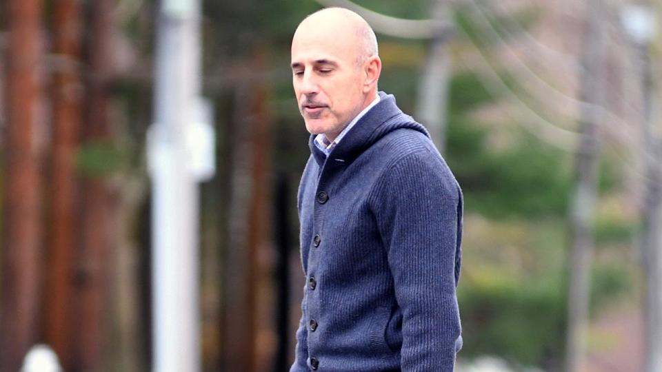 Matt Lauer is no longer wearing his wedding ring.