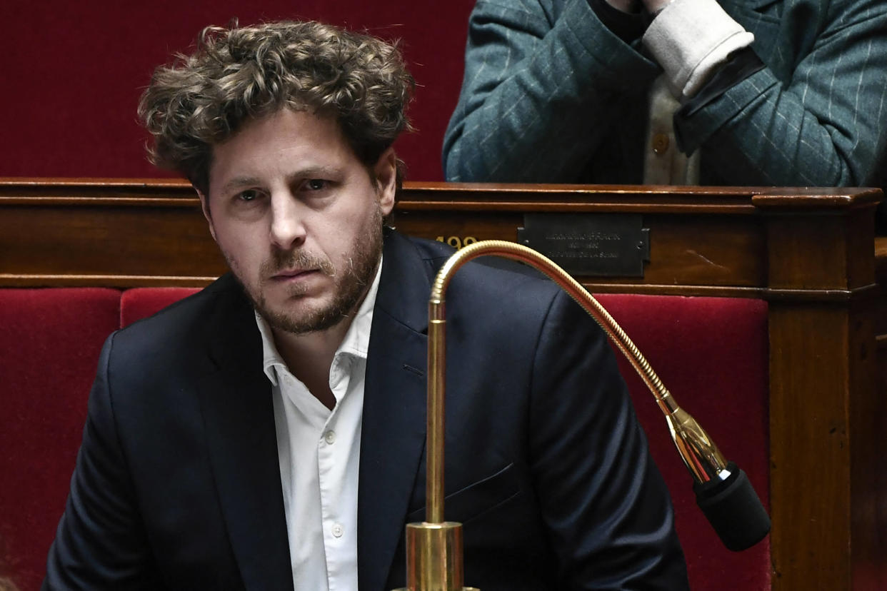 Julien Bayou, ici fin février 2024 à l’Assemblée nationale, n’a pas été suspendu par le groupe EELV après le dépôt de la plainte de son ex-compagne.