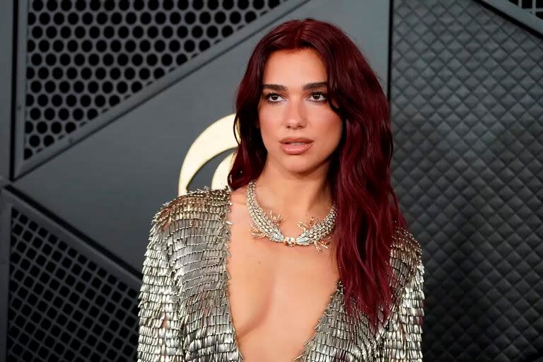 Nicole Neumann reaccionó al espectacular collar que lució Dua Lipa en los Grammy