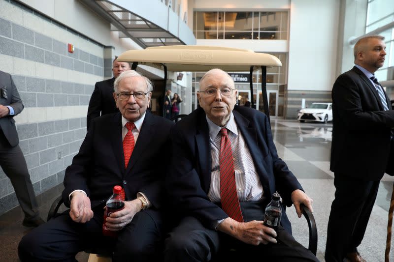 FILE PHOTO: Berkshire Hathaway Chairman Warren Buffett (left) and Vice Chairman Charlie Munger at the annual Berkshire shareholder shopping day in Omaha