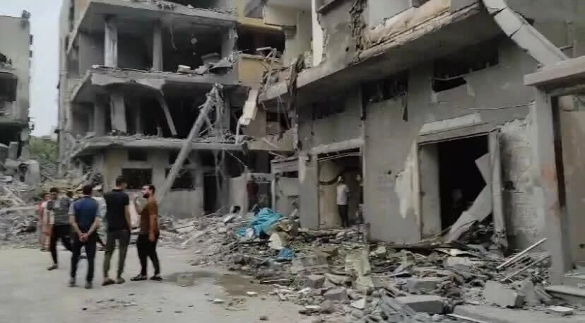 Meine Tochter begann zu schreien und ich konnte nicht atmen. Der Moment, als eine einzige Rakete mein Viertel in Gaza zerstörte