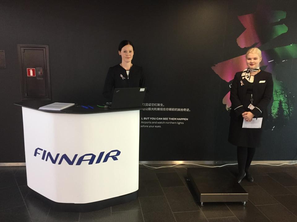 Finnair gate agents stand ready to welcome volunteer passengers&nbsp;during this week's tests&nbsp;at Helsinki Airport. (Photo: Tallqvist Paivyt)