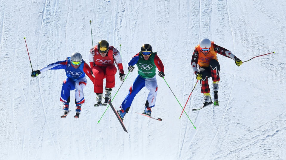 Le champion olympique à la trappe en ski cross