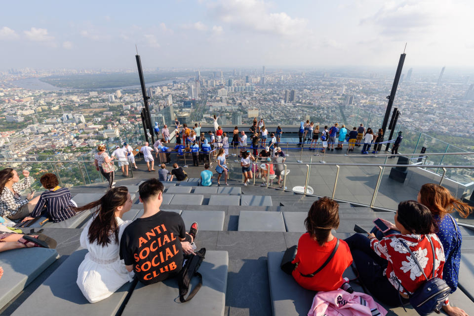 泰國旅遊｜曼谷大京都大廈挑戰高度人氣景點！離地314米玻璃天空步道門票優惠$190起