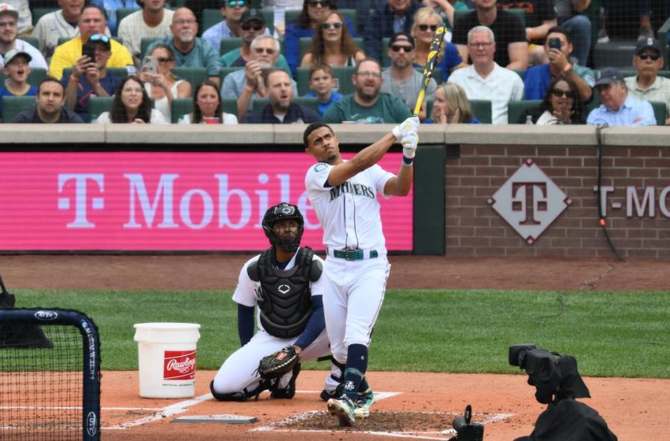 El jardinero de los Marineros de Seattle Julio Rodríguez disparó 41 jonrones en la primera ronda y superó la marca histórica de 40 en una ronda que estaba en manos de Vladimir Guerrero Jr.