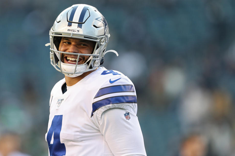 PHILADELPHIA, PENNSYLVANIA - DECEMBER 22: Dak Prescott #4 of the Dallas Cowboys warms up before the game against the Philadelphia Eagles at Lincoln Financial Field on December 22, 2019 in Philadelphia, Pennsylvania. (Photo by Patrick Smith/Getty Images)