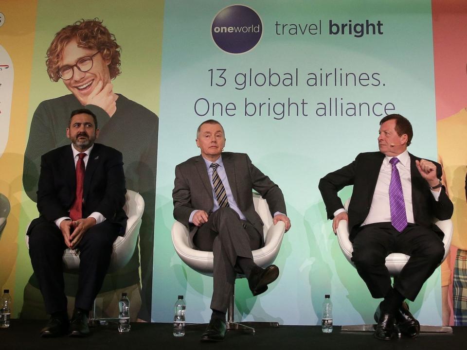 merican Airlines CEO Doug Parker (L), British Airways CEO Alex Cruz (2L), IAG CEO Willie Walsh (C), Oneworld CEO Rob Gurney (2R) and Qantas CEO Alan Joyce attend a press conference in London on February 1, 2019, with the chief executives of the airlines that form Oneworld Alliance.