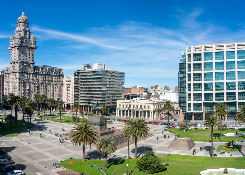 Uruguay es uno de los países más avanzados de Sudamérica con servicios públicos de calidad, buenas infraestructuras y una alta velocidad de Internet. Su estilo de vida es tranquilo y barato y podemos elegir tanto ciudades de costa como regiones rurales o la capital, Montevideo, más moderna y de carácter europeo. (Foto: Getty Images).