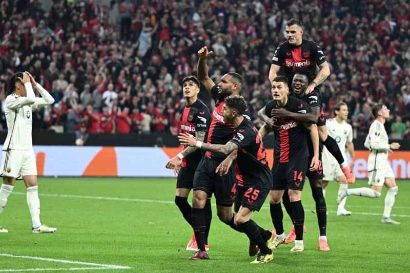 Leverkusen's players react after AS Roma's  Mancini scored an own goal during the UEFA Europa League semi-final second leg match between Bayer Leverkusen and AS Roma in the BayArena. Bernd Thissen/dpa