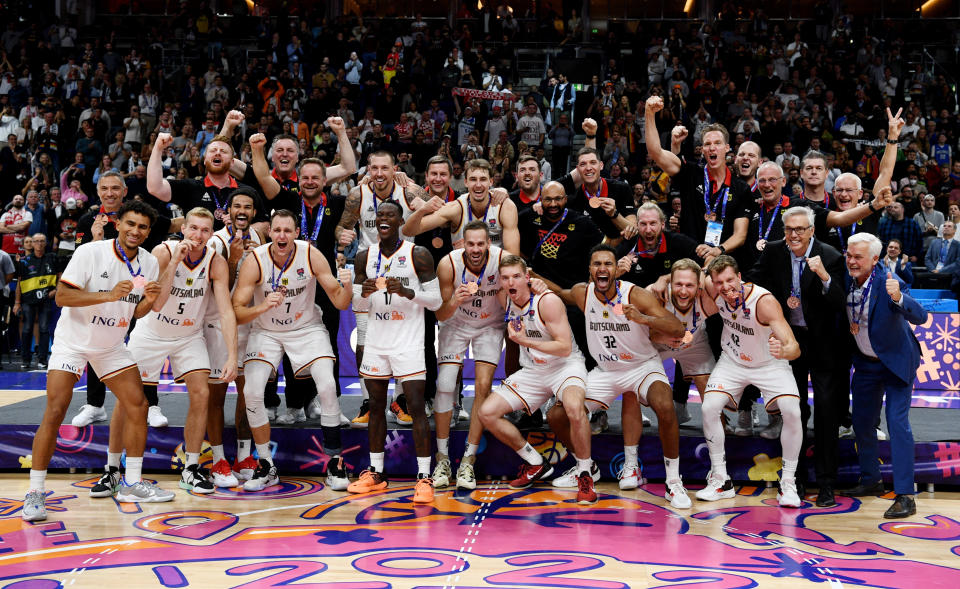 Die deutsche Basketball-Nationalmannschafft holt sich bei der Heim-EM die Bronze-Medaille. (Bild: Reuters)