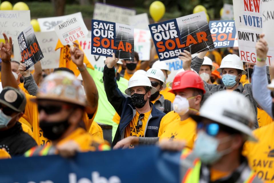 Solar workers rally in downtown Los Angeles against an earlier Public Utilities Commission proposal to slash net metering.