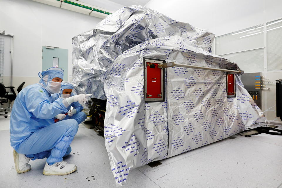 Assembly engineers work on a TWINSCAN DUV lithography system at ASML in Veldhoven, Netherlands June 16, 2023. REUTERS/Piroschka van de Wouw