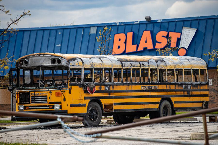 Autobús escolar en San Diego se incendia con alumnos dentro