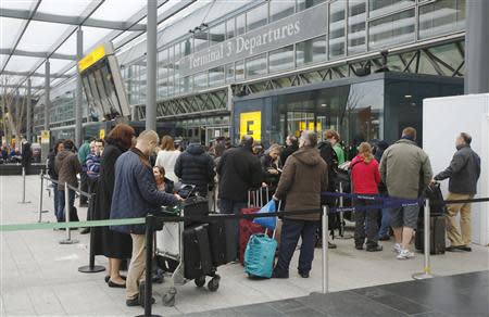 Passengers queue outside Terminal 3 at Heathrow Airport in west London December 7, 2013. REUTERS/Luke MacGregor