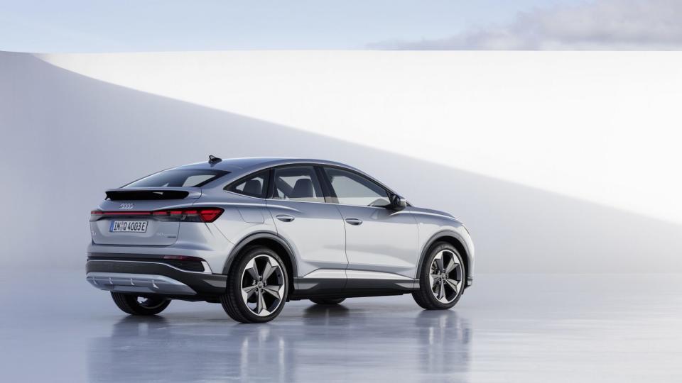 首度亮相的Q4 e-tron提供SUV與Sportback兩款車身型式，搭配45/55兩種動力配置。