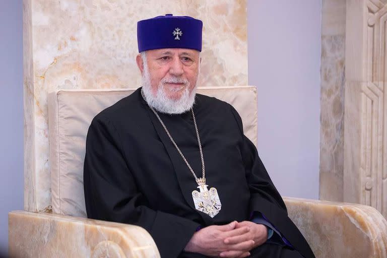 El patriarca supremo armenio, Karekin II, durante un encuentro con medios argentinos