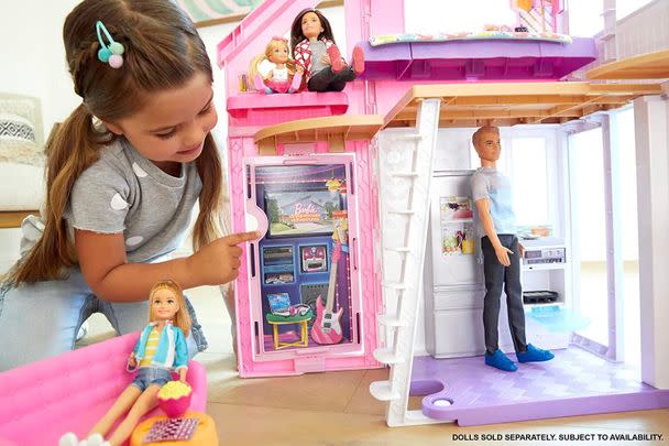 Let your little one enjoy this Barbie Malibu House play set and you can enjoy a 71% saving