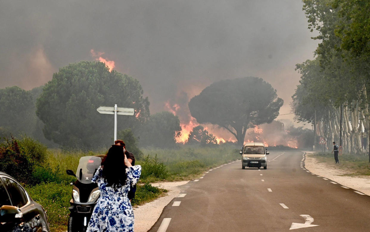 Si le feu est désormais fixé, l’ampleur des dégâts de cet incendie dans une zone très touristique des Pyrénées-Orientales reste à définir. 