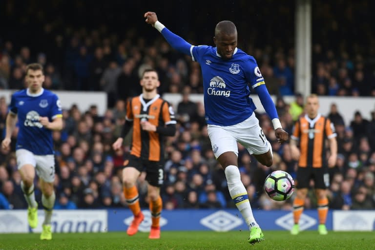 Everton's striker Enner Valencia (2nd R) shoots to score their second goal during the English Premier League football match against Hull City March 18, 2017