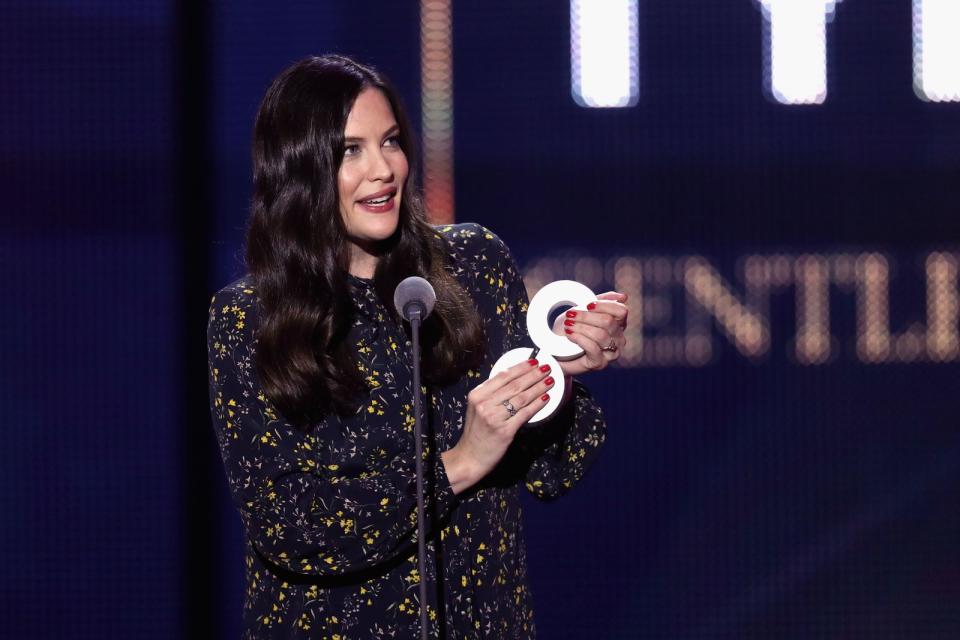 <p>Steven Tylers älteste Tochter ist nicht nur als Schauspielerin aktiv. Liv Tyler, bekannt aus der "Herr der Ringe"-Trilogie, zieht auch immer wieder lukrative Model-Jobs an Land. (Bild: Sean Gallup/Getty Images for GQ)</p> 