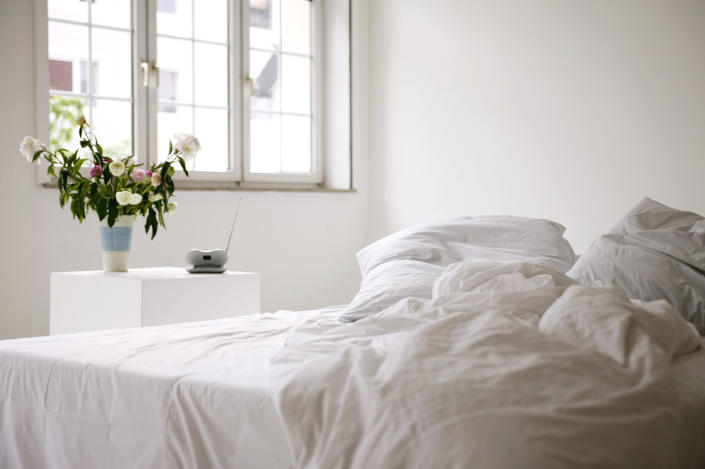Experts say an unmade bed might be more hygienic. (wrong pictures)