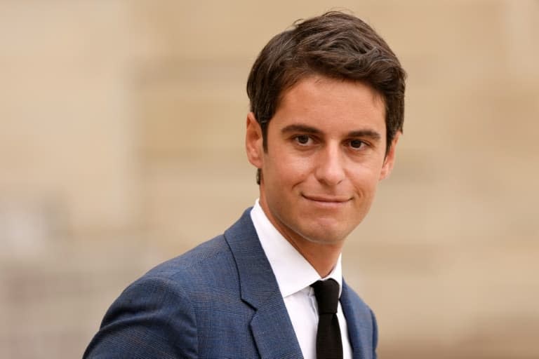 Le porte-parole du gouvernement Gabriel Attal à la sortie de l'Elysée, le 7 juillet 2021 à Paris. - Ludovic MARIN © 2019 AFP