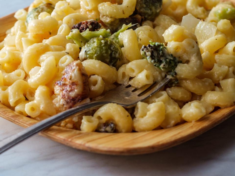 Mac and cheese with fork