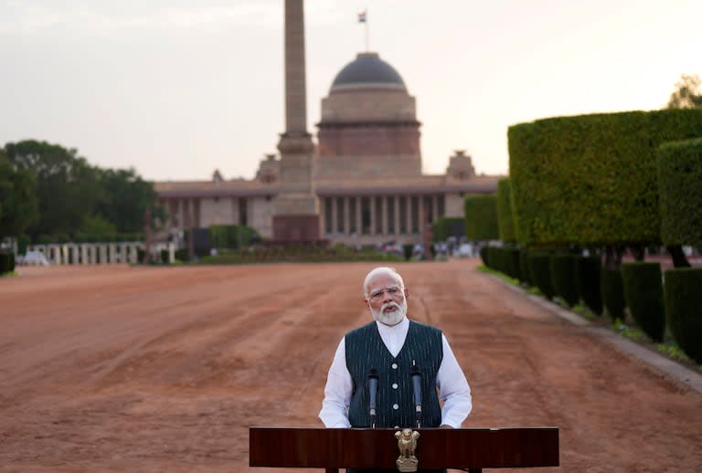 El primer ministro indio, Narendra Modi, frente al palacio Rashtrapati Bhavan, en Nueva Delhi, el 7 de junio del 2024. (AP /Manish Swarup)