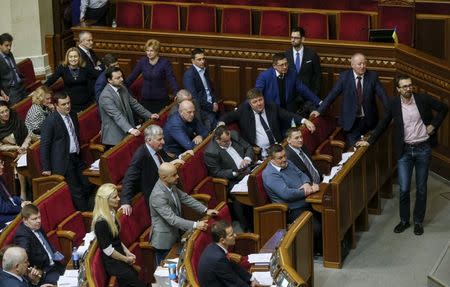 Ukrainian deputies attend a parliament session in Kiev, Ukraine, February 16, 2016 file photo. REUTERS/Gleb Garanich