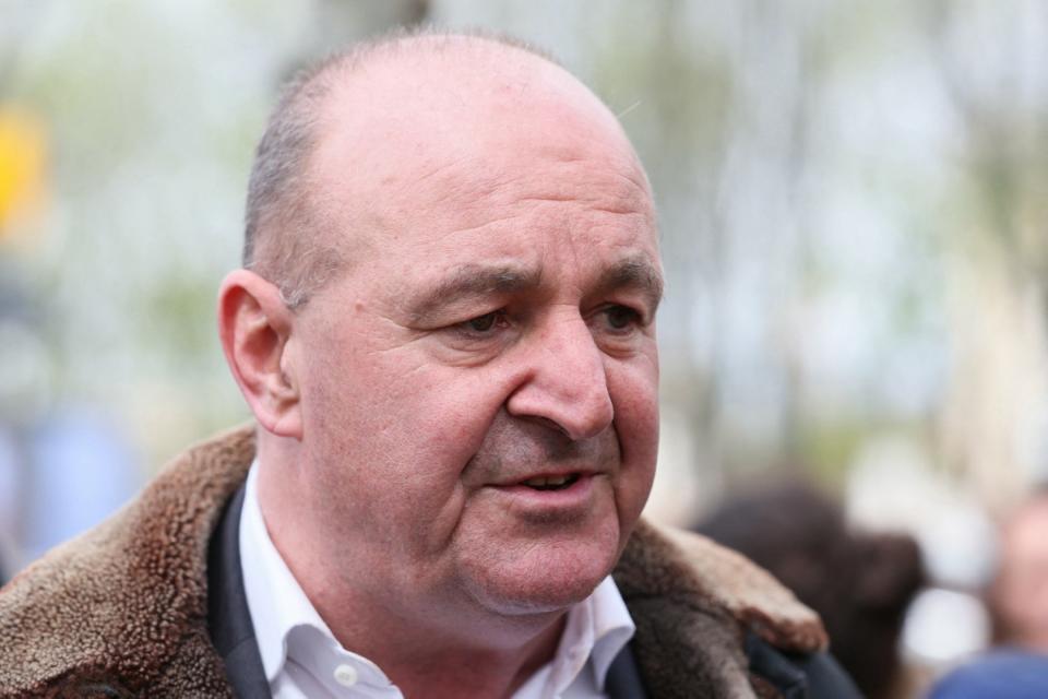 <span>Le directeur général de Seb, Stanislas de Gramont, lors de la manifestation de salariés du groupe place des Invalides à Paris le 3 avril 2024</span><div><span>ALAIN JOCARD</span><span>AFP</span></div>