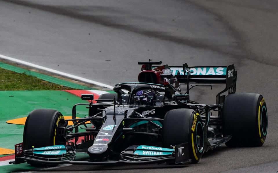 Mercedes' British driver Lewis Hamilton drives during the Emilia Romagna Formula One Grand Prix at the Autodromo Internazionale Enzo e Dino Ferrari race track in Imola, Italy, on April 18, 2021 - AFP/MIGUEL MEDINA 