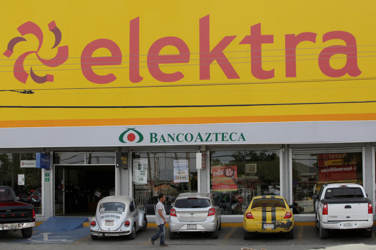 A man walks past a store of banking and retail company Elektra in Ciudad Juarez, Mexico, April 11, 2017. REUTERS/Jose Luis Gonzalez