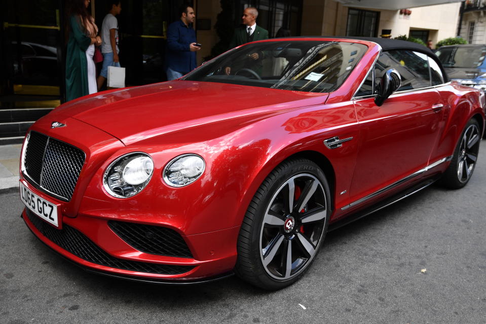 A Bentley parked outside the Dorchester in London's Park Lane in London as August see hundreds of Middle Easterners flying-in and driving round in supercars. PRESS ASSOCIATION Photo; Picture date: Tuesday August 9, 2016. Photo credit should read: John Stillwell / PA Wire