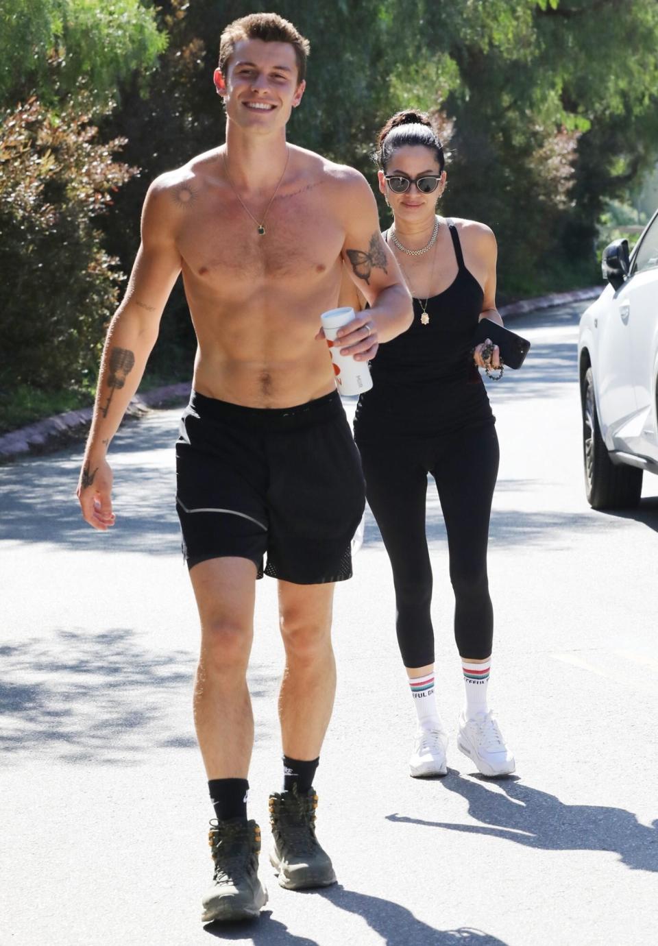 *PREMIUM-EXCLUSIVE* Shawn Mendes and rumored girlfriend Dr. Jocelyne Miranda go on a hike together in LA