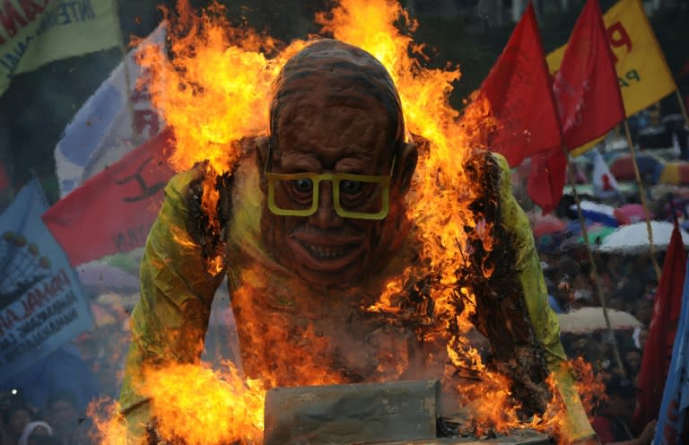 Protesters burn an effigy of Philippine President Benigno Aquino during a rally in Manila, on July 27, 2015