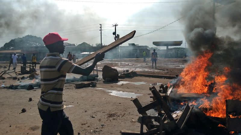 One killed in clashes as Guinea awaits result of presidential election