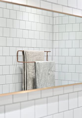 22 DIY Towel Rack Ideas to Customize Your Bathroom