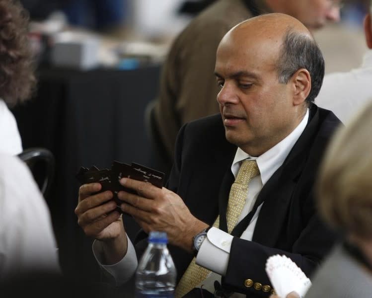 Ajit Jain, who runs some of Berkshire’s insurance operations, plays a game of bridge during Berkshire Hathaway Shareholders annual meeting in Omaha, Nebraska in this May 3, 2009 file photo. REUTERS/Carlos Barria