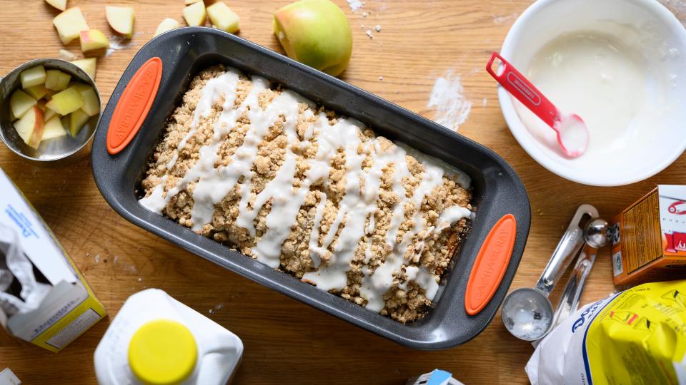 This pan is completely nonstick so you don't even have to grease it.