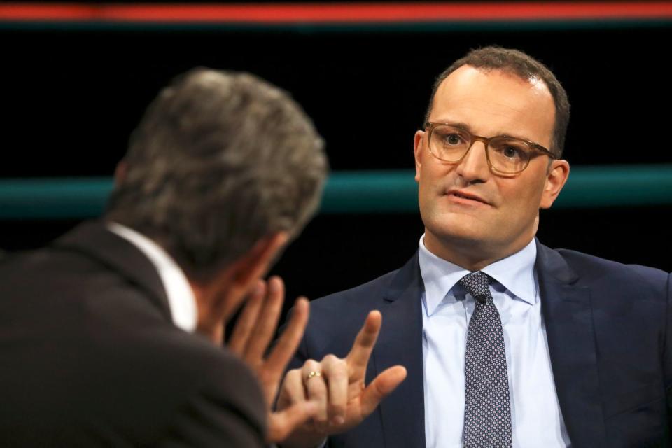 Wer hat Schuld am Höhenflug der AfD? Markus Lanz (links) geriet bei der Diskussion mit CDU-Fraktionsvize Jens Spahn mehrfach aneinander. (Bild: ZDF / Cornelia Lehmann)