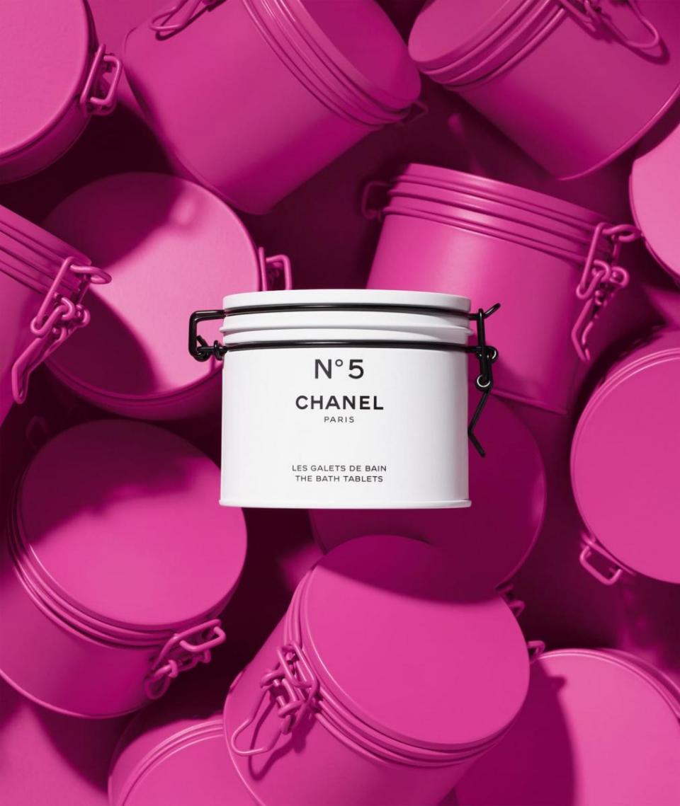 Chanel Factory 5新系列竟然出「油漆罐」！將N°5香味變身沐浴乳裝入黑白油漆罐 5款限量品曝光