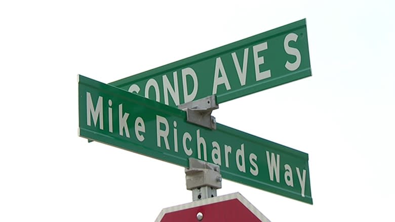 Kenora residents stand by NHLer Mike Richards amid drug charge