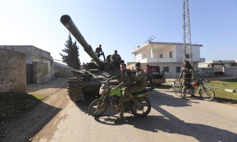 Syrian rebels in Saraqib