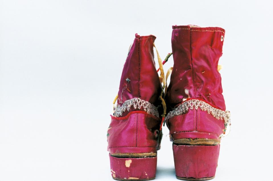 The right boot is stacked higher than the left. When images of the clothing were first released to the public only a few years ago, it set off a fashion frenzy with multiple magazines around the world dedicating entire editorials to Frida Kahlo-themed shoots based off of the articles.