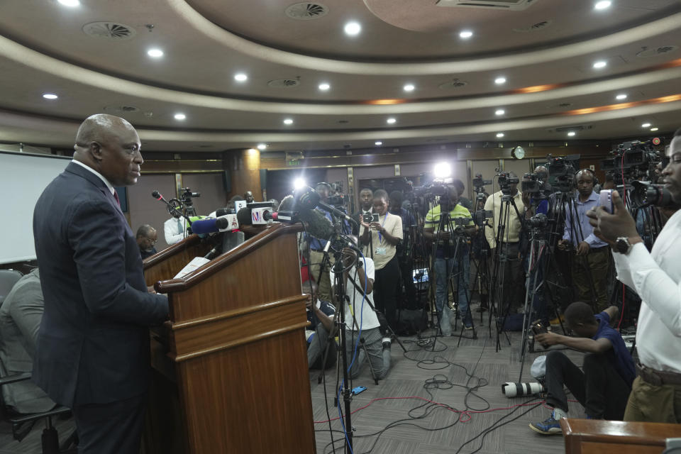 Reserve Bank of Zimbabwe Governor, John Mushayavanhu unveils the country's new currency at a press briefing in Harare, Friday, April 5, 2024. Zimbabwe on Friday launched a new currency to replace a local unit that in recent months has been battered by depreciation, and in some instances rejected by the population, and authorities hope the new measure will arrest the currency crisis underlining the country's years long economic troubles. (AP Photo/Tsvangirayi Mukwazhi)