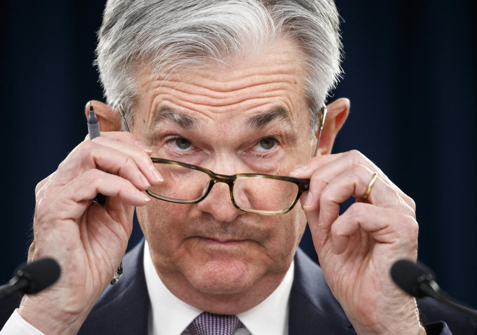 USA, Washington: Jerome Powell, Vorsitzender der US-Notenbank Fed. Die US-Notenbank Federal Reserve warnt vor düsterer Zukunft. Foto: Jacquelyn Martin/AP/dpa +++ dpa-Bildfunk +++