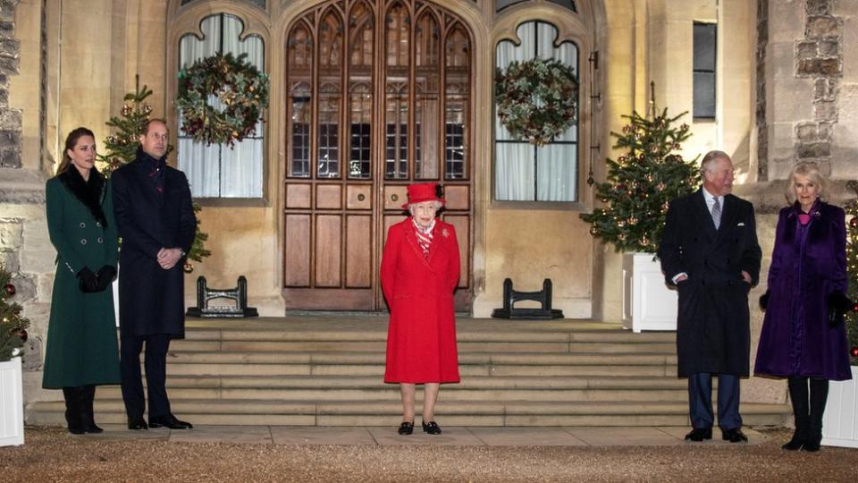 Los duques de Cambridge, la reina Isabel y el príncipe Carlos y Camilla